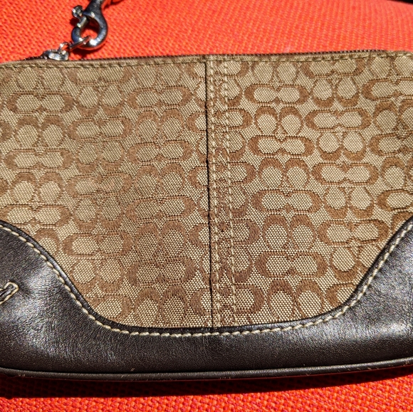 Coach Signature Canvas Brown Small Wristlet - Picture 4 of 8